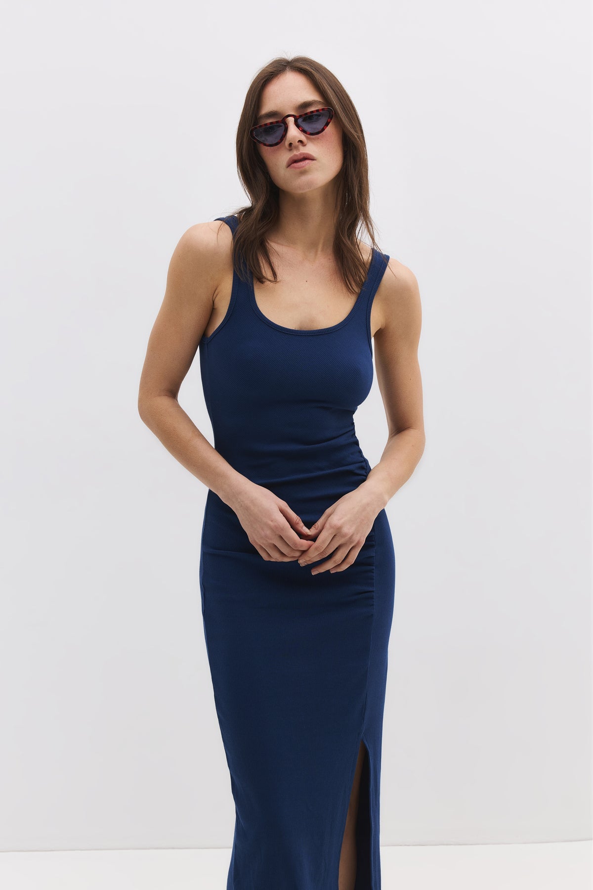 Midikleid mit Schlitz und Raffungen