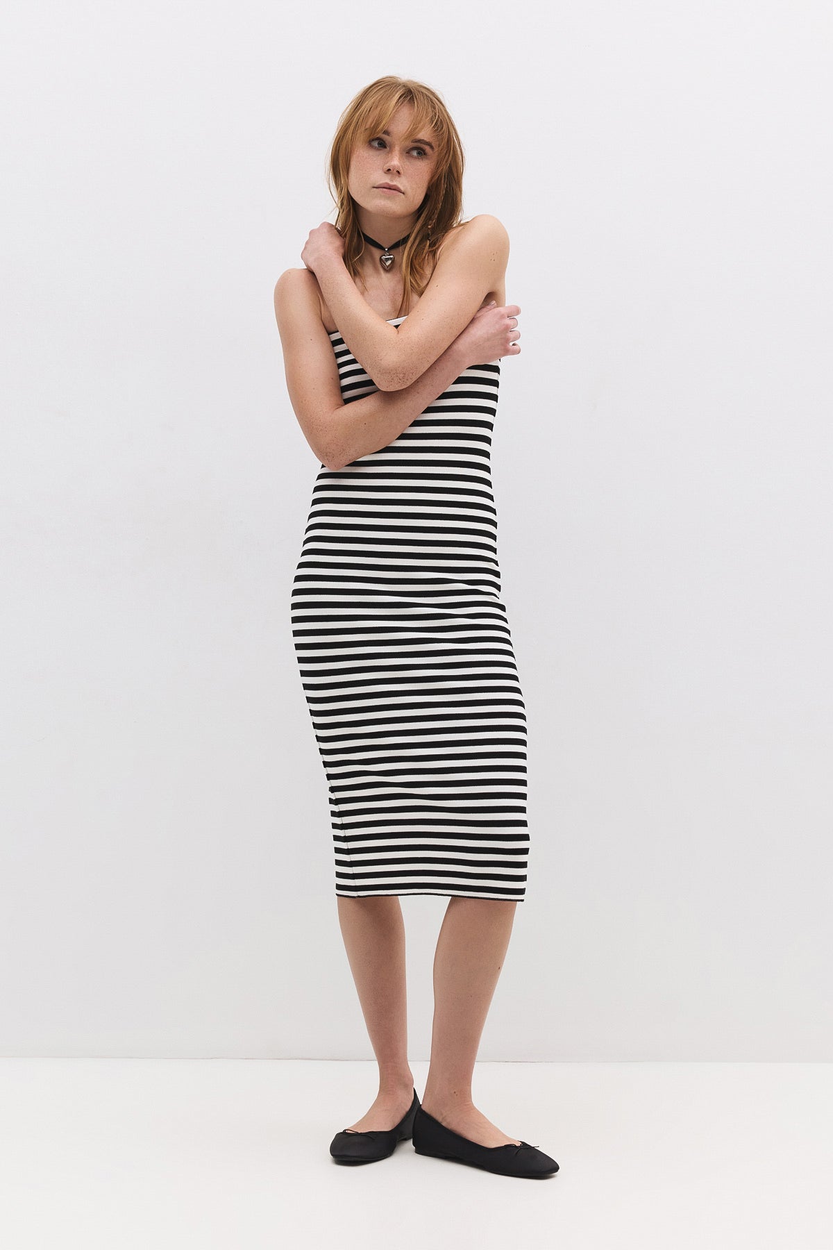 Midi-Kleid ohne Träger mit Schlitz