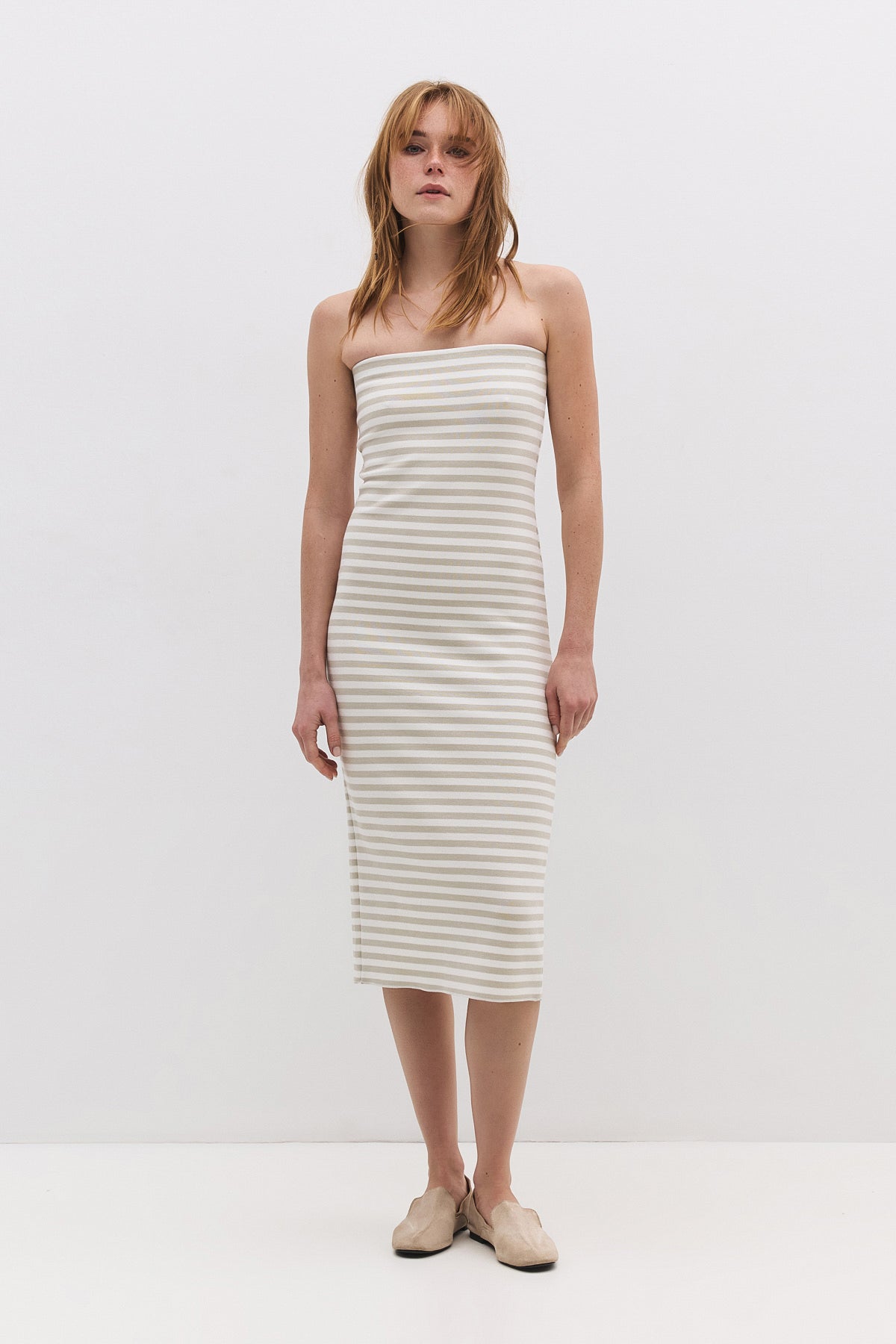 Midi-Kleid ohne Träger mit Schlitz