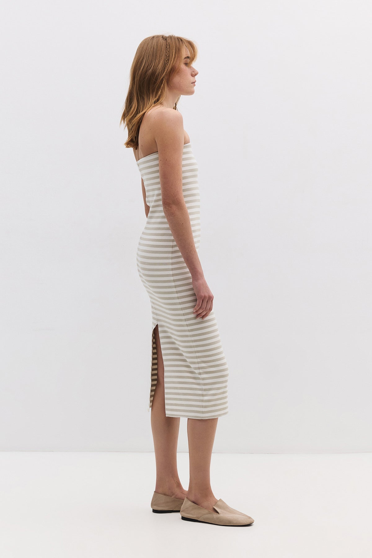 Midi-Kleid ohne Träger mit Schlitz