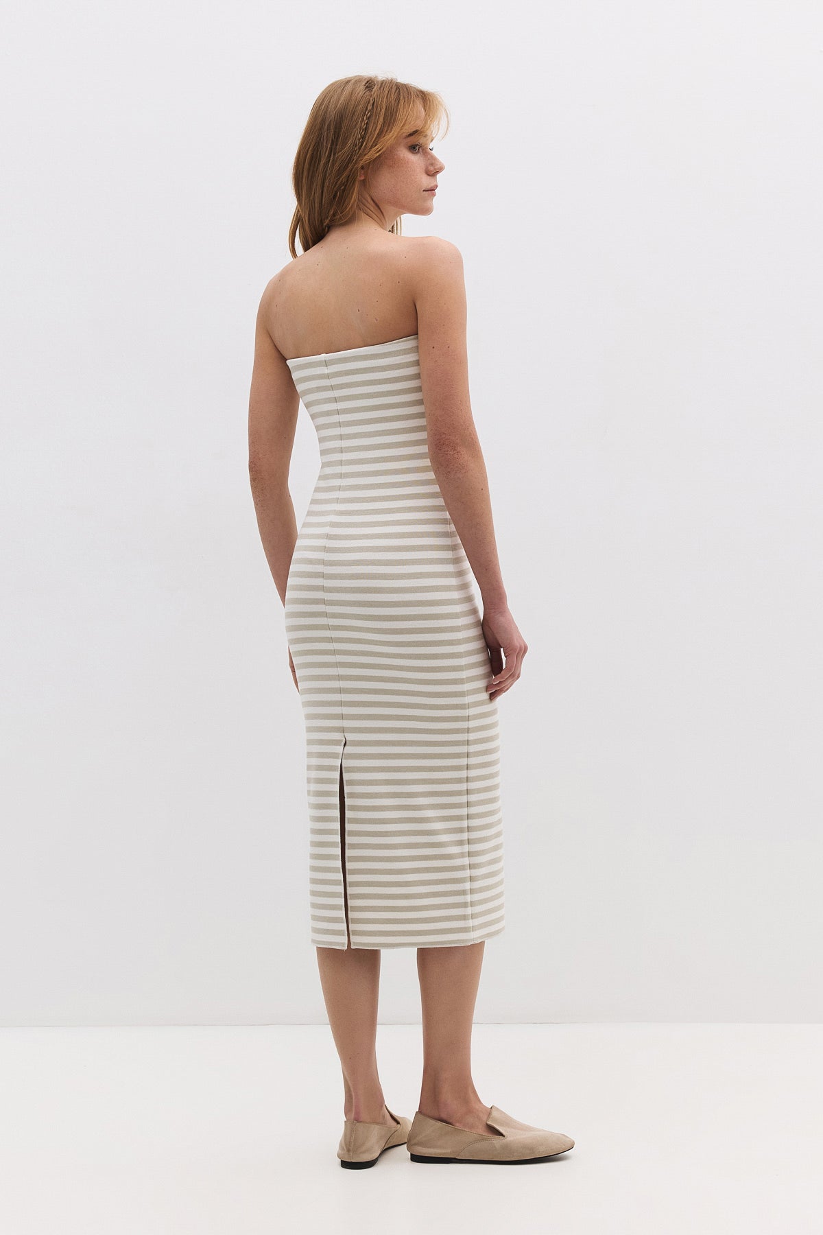 Midi-Kleid ohne Träger mit Schlitz