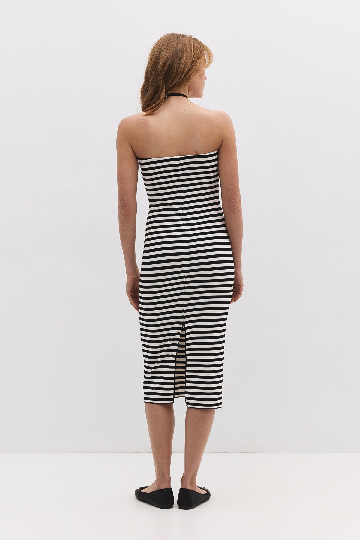 Midi-Kleid ohne Träger mit Schlitz
