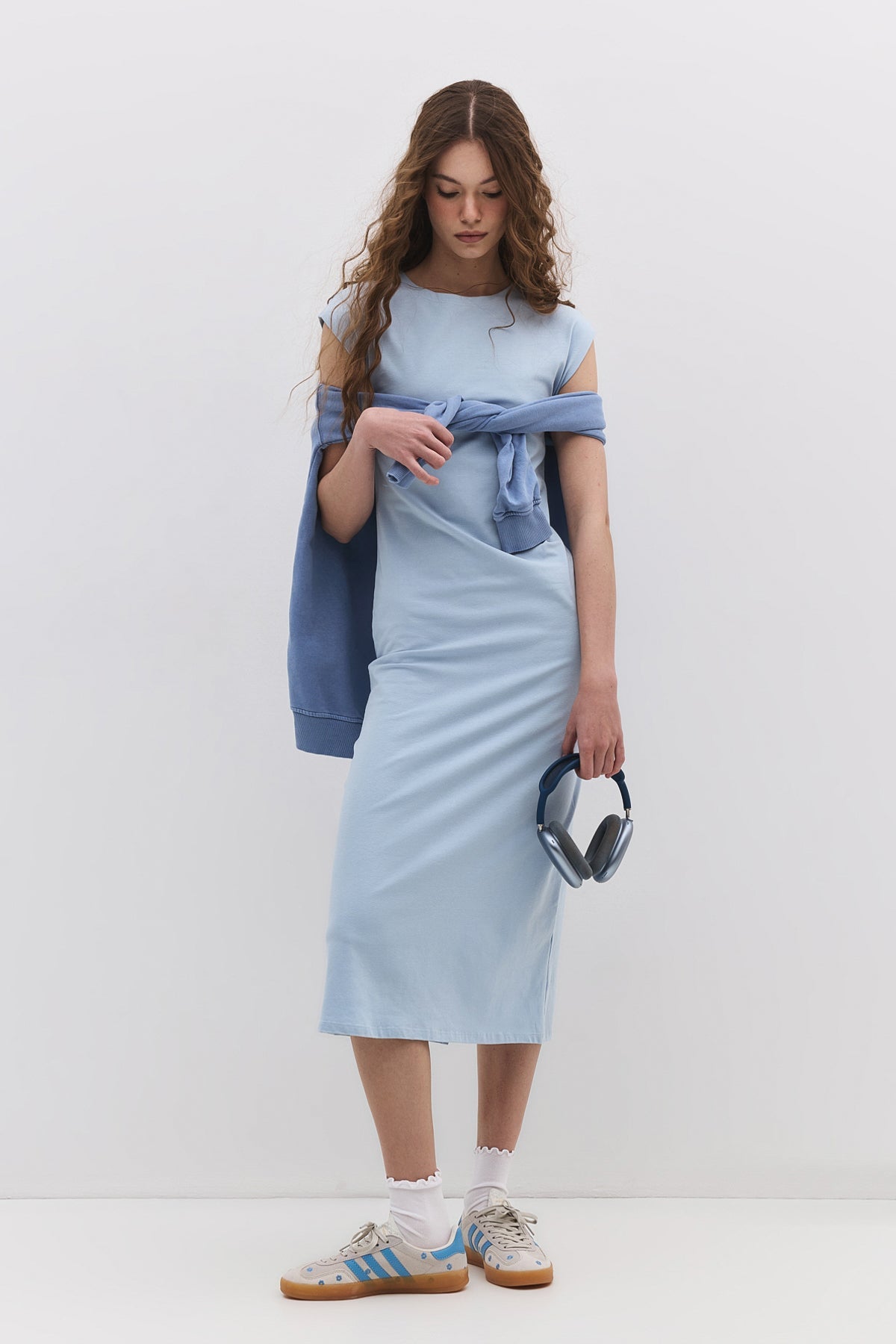 Einfaches Baumwollkleid mit Schlitz