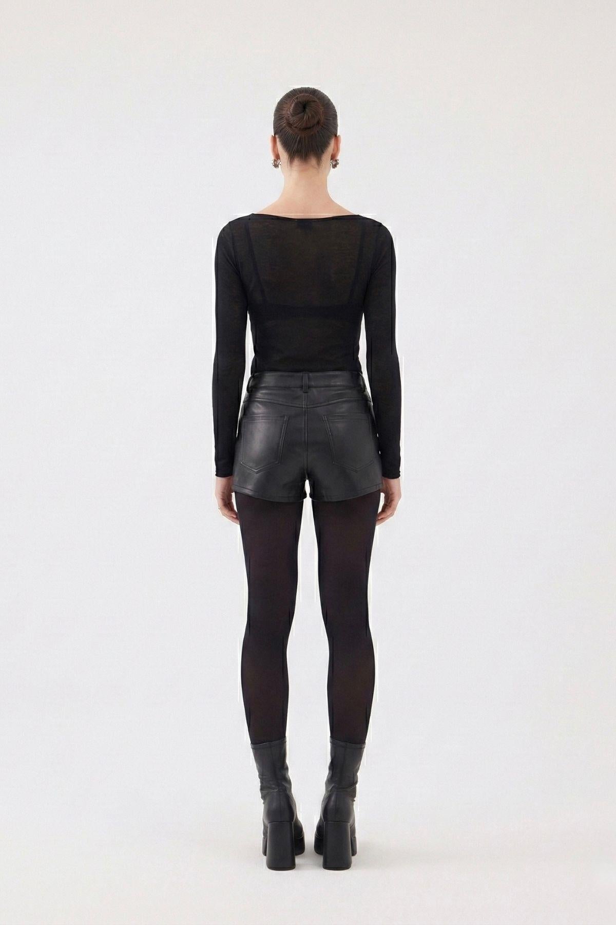 Hochtaillierte Schwarze Leder-Shorts