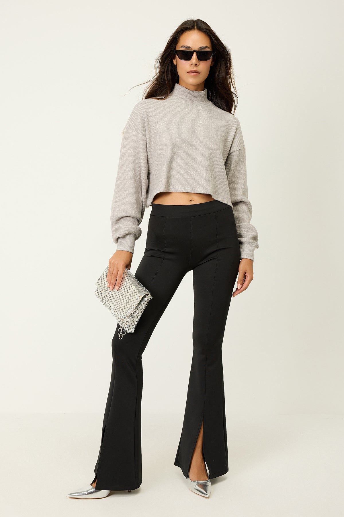 Kurzer Pullover mit hohem Kragen