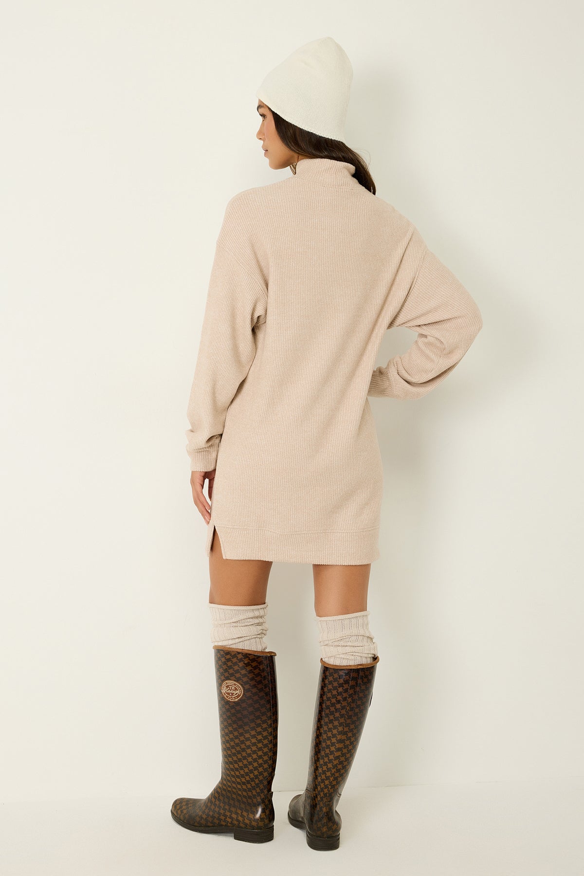 Kleid mit halbem Rollkragen
