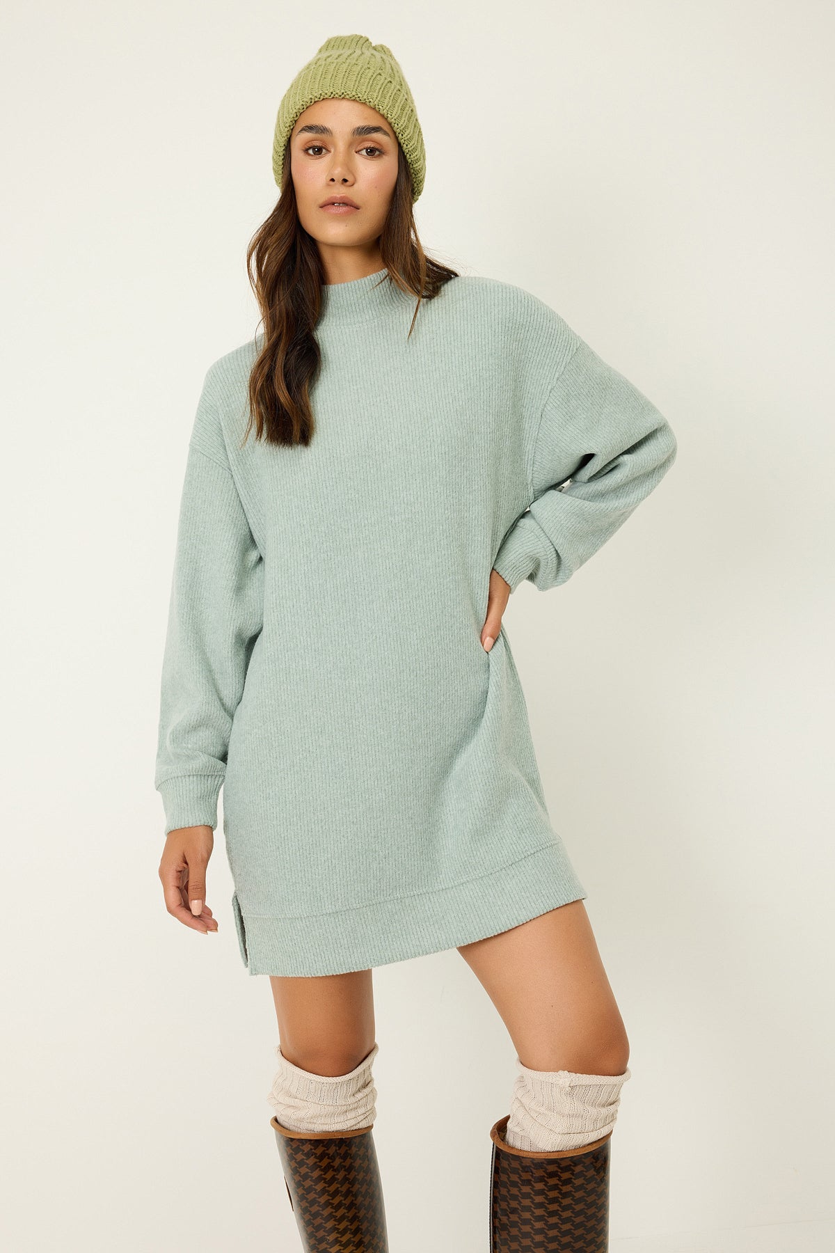 Kleid mit halbem Rollkragen