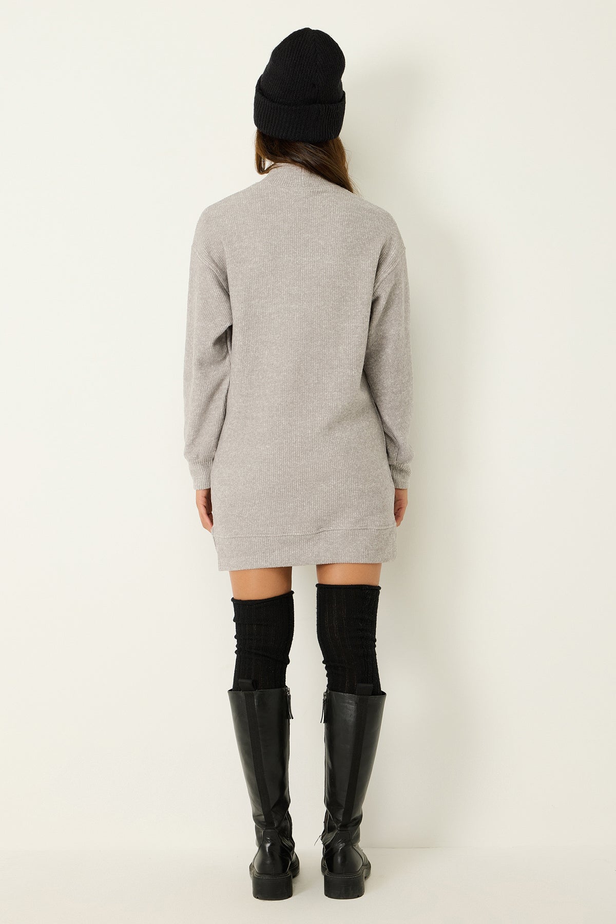 Kleid mit halbem Rollkragen