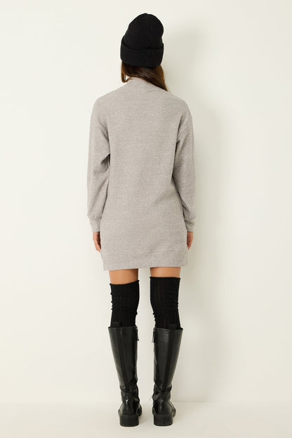 Kleid mit halbem Rollkragen