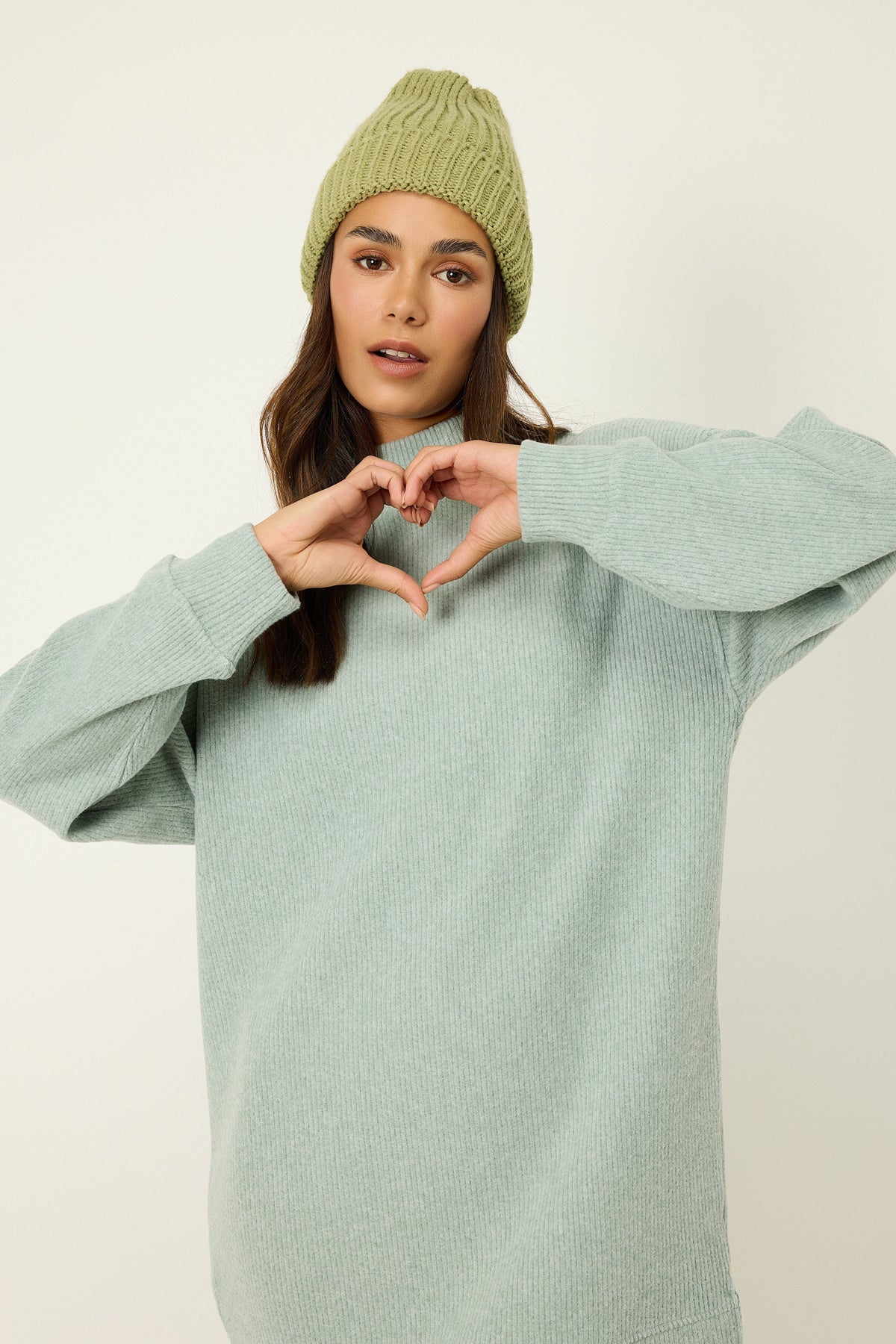 Kleid mit halbem Rollkragen