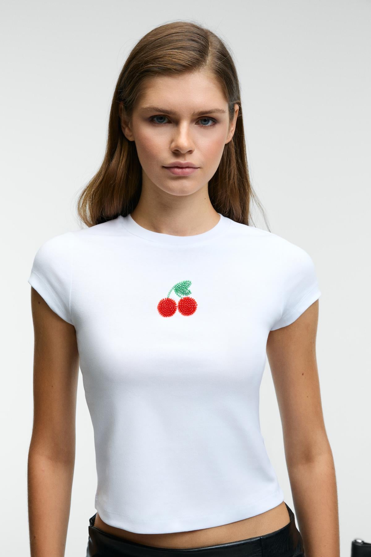 ETHIQUET ZEFIRA Damen Slim Tee mit Perlen Weiß