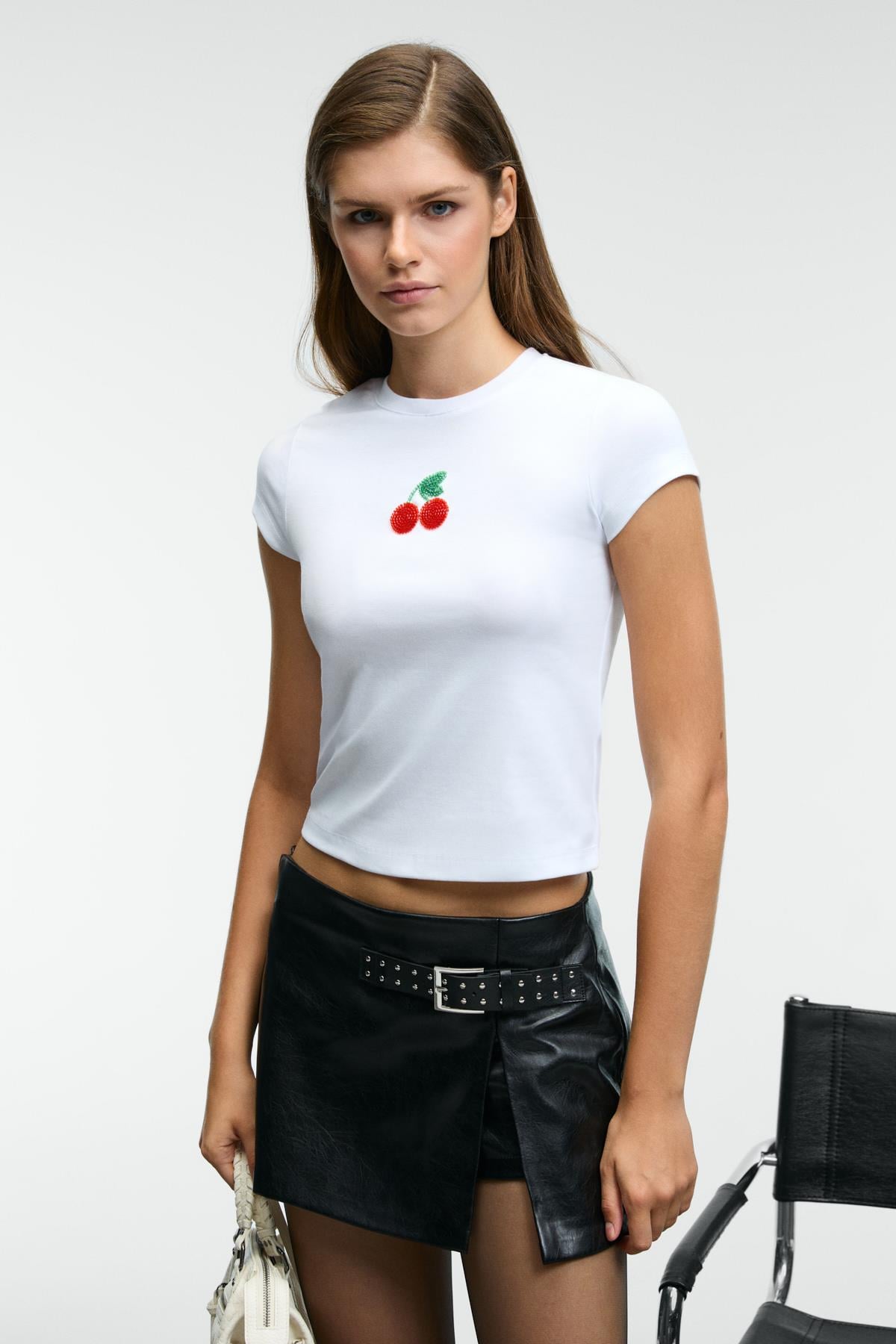 ZEFIRA Damen Slim Tee mit Perlen