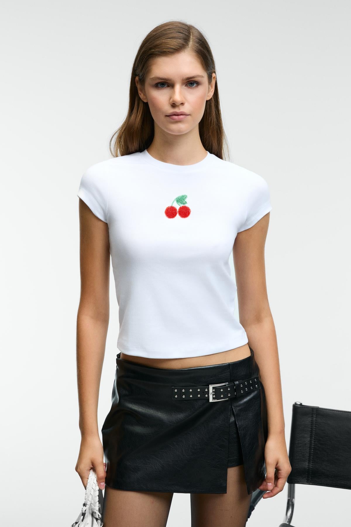ZEFIRA Damen Slim Tee mit Perlen