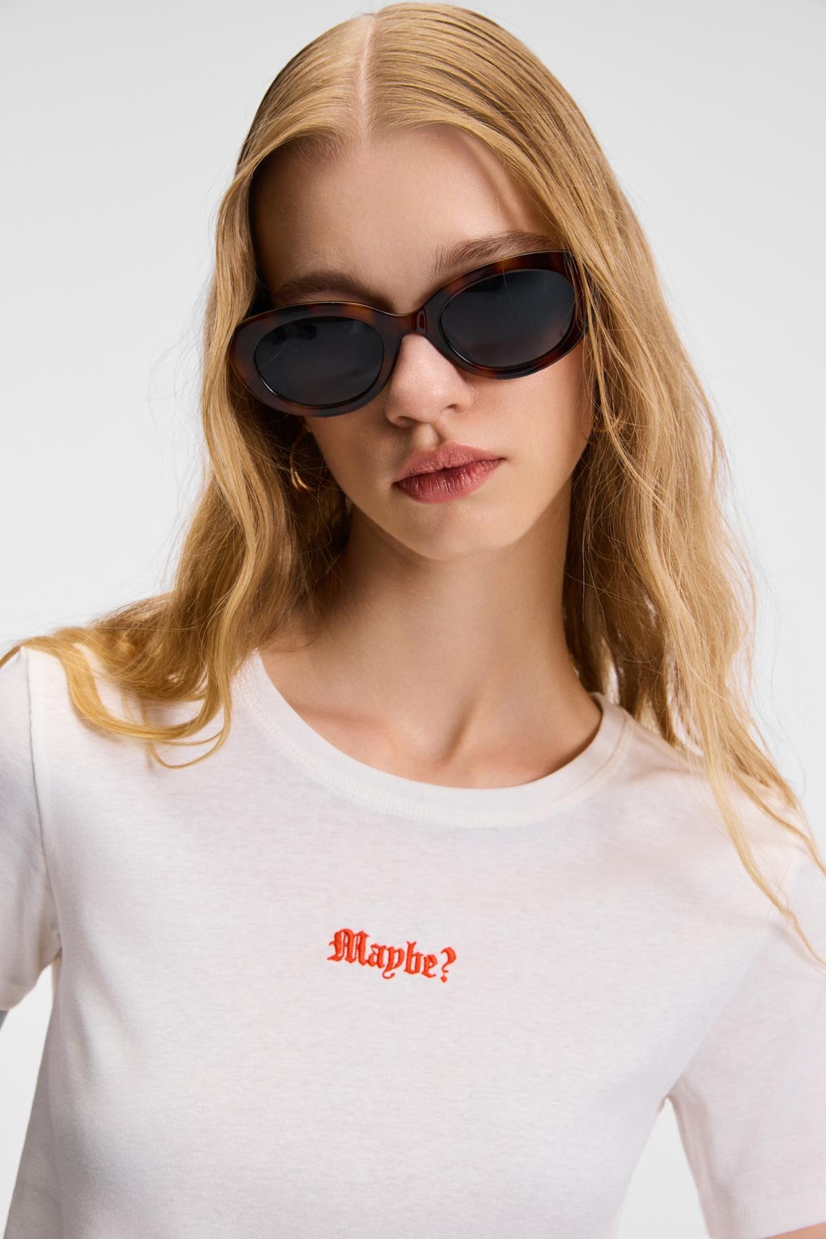 ETHIQUET ZERAYA Damen Crop-Tee mit Stickerei Weiß