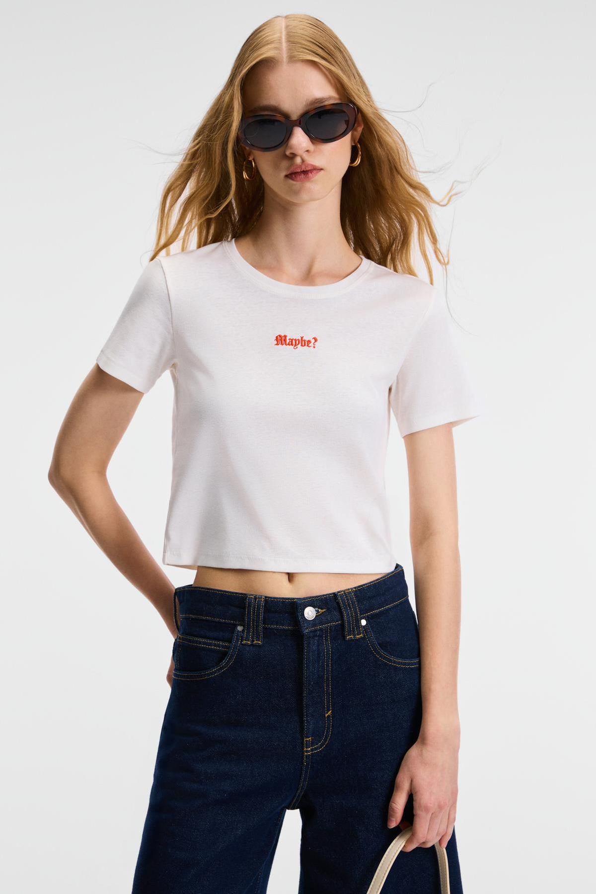 ETHIQUET ZERAYA Damen Crop-Tee mit Stickerei Weiß