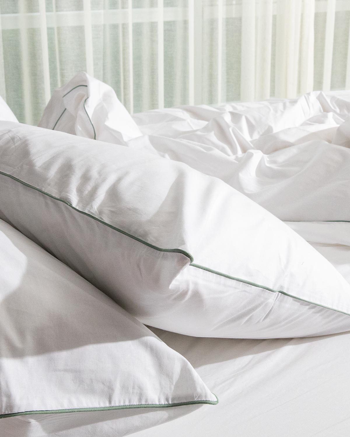 Classic Percale - Core Bedding Set - White with Jade Green Piped Edge