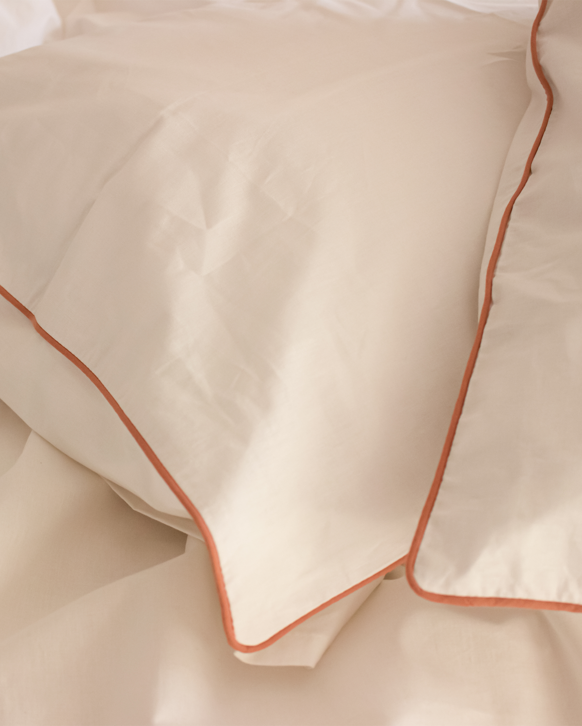 Classic Percale - Core Bedding Set - White with Peach Piped Edge